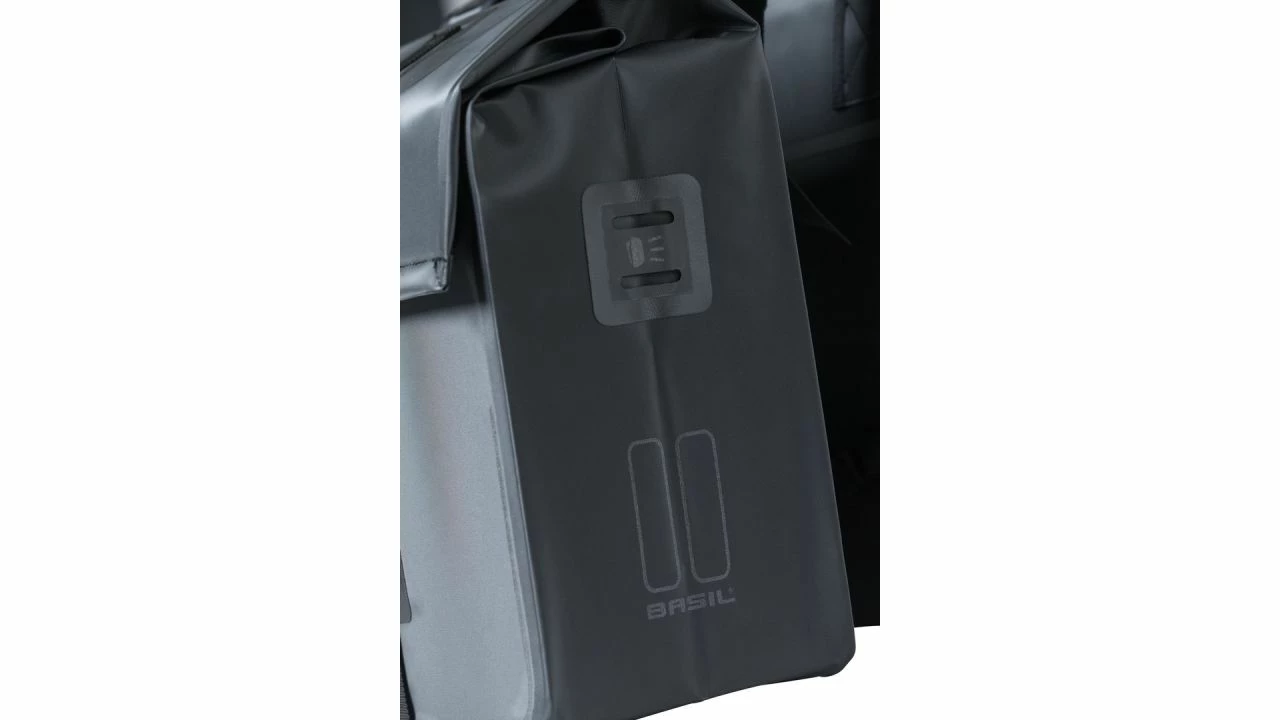 Basil Doppeltasche Urban Dry – Bild 4